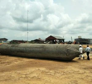 Airbag-uri marine pentru lansarea de nave / nave / bărci în șantiere navale